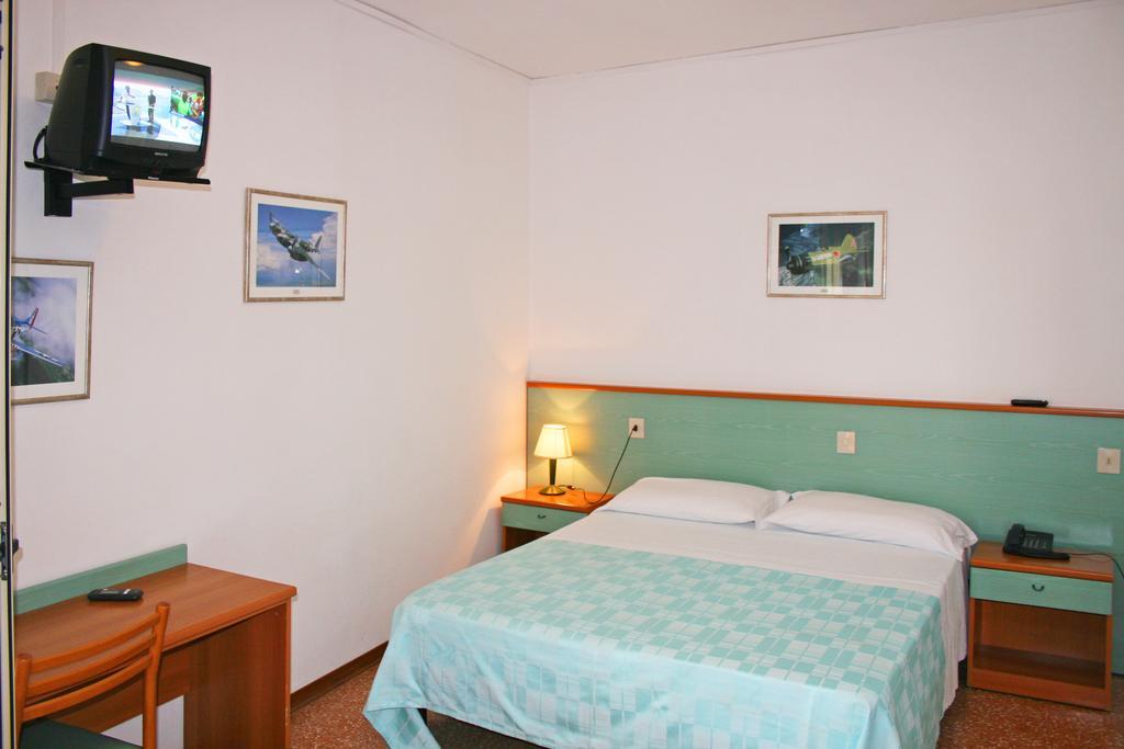 Hotel Janeiro Frontemare Lido di Jesolo Exterior photo